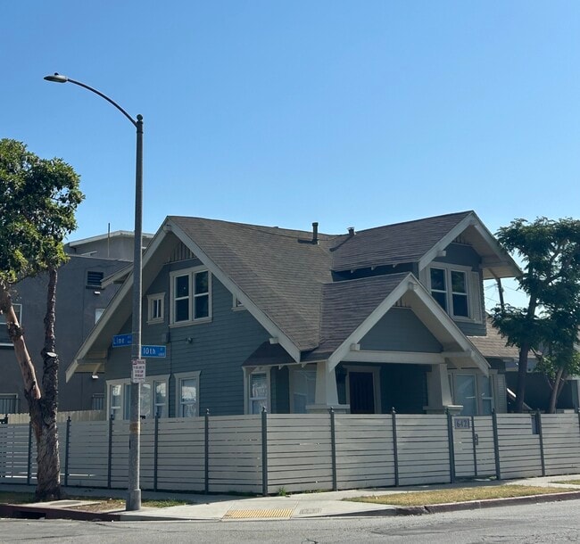 Lower unit available for rental! - 642 E 10th St