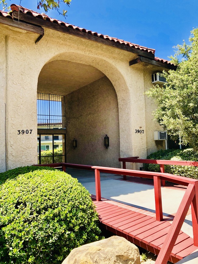 Foto del edificio - 3907 La Crescenta Ave