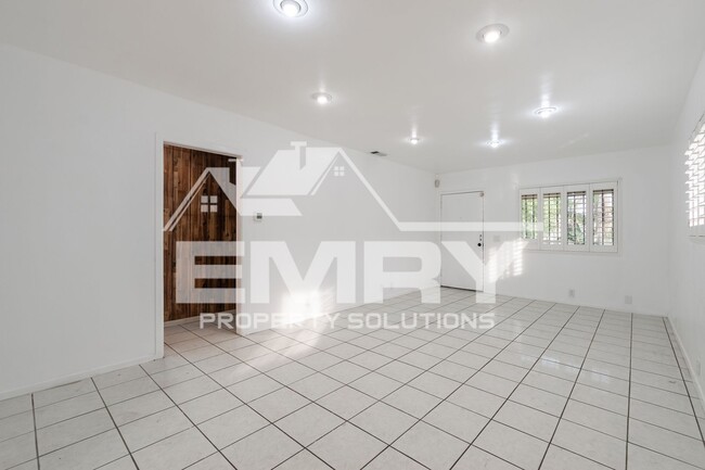 Foto del edificio - 6221 Fishburn Ave