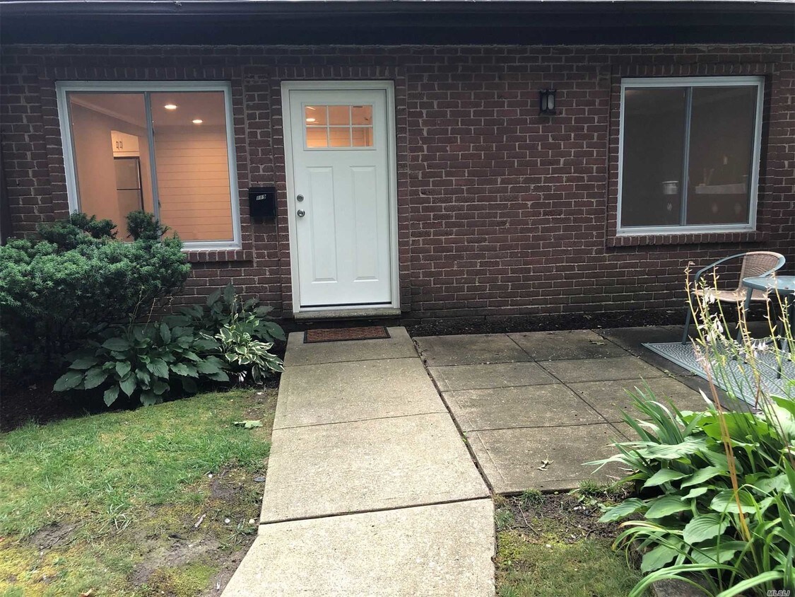 Primary Photo - 119 Birchwood Rd