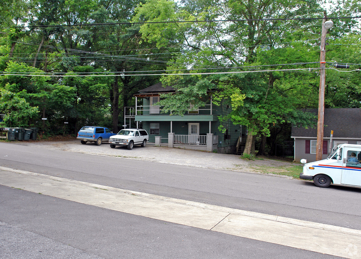 Building Photo - 2904 E 37th St