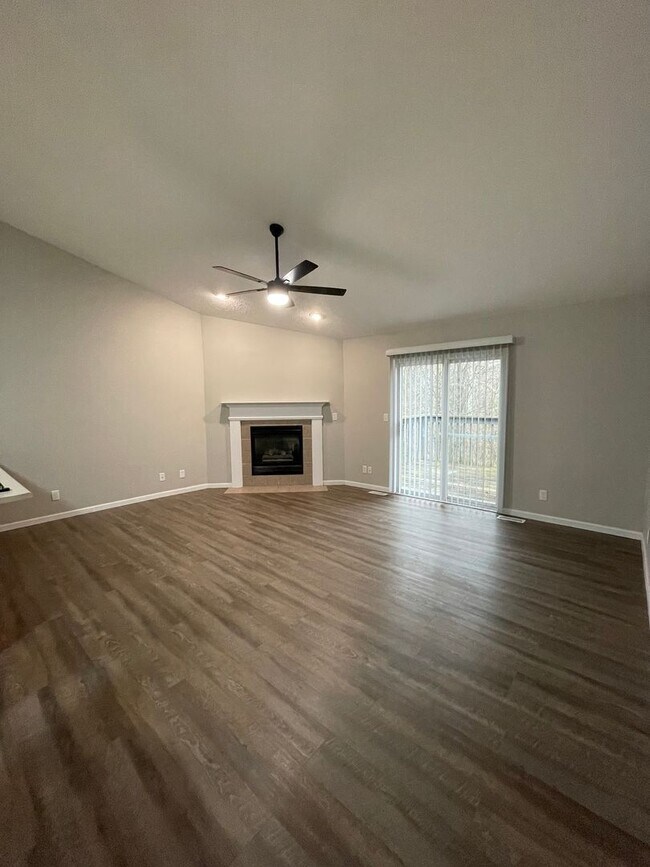 Building Photo - 3624-3626 Thornhill Circle W-TBROS