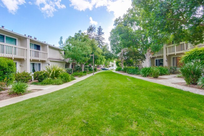 Foto del edificio - Lovely and Spacious 2BR 2.5BA Condo in Gre...