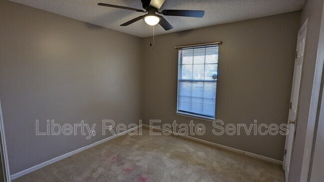 Building Photo - 121 Kelly Ln