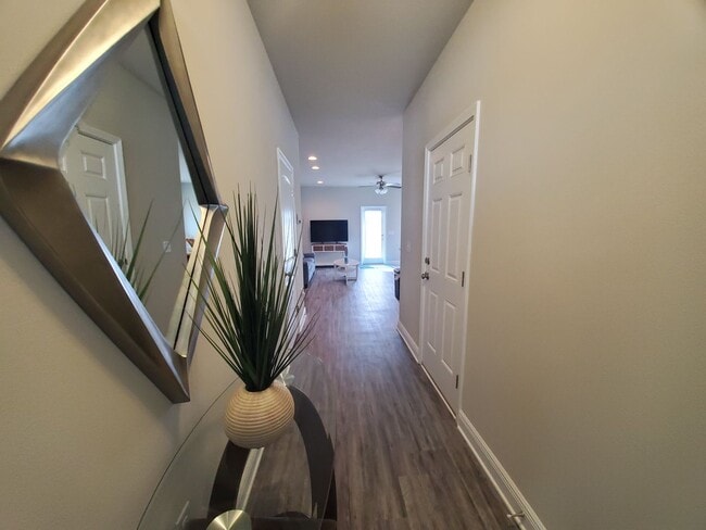 Foto del edificio - 5764 Callaway Cir