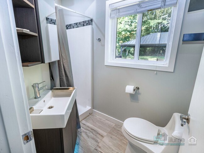 Foto del edificio - Charming 3-Bedroom Home in a Quiet Cul-de-Sac