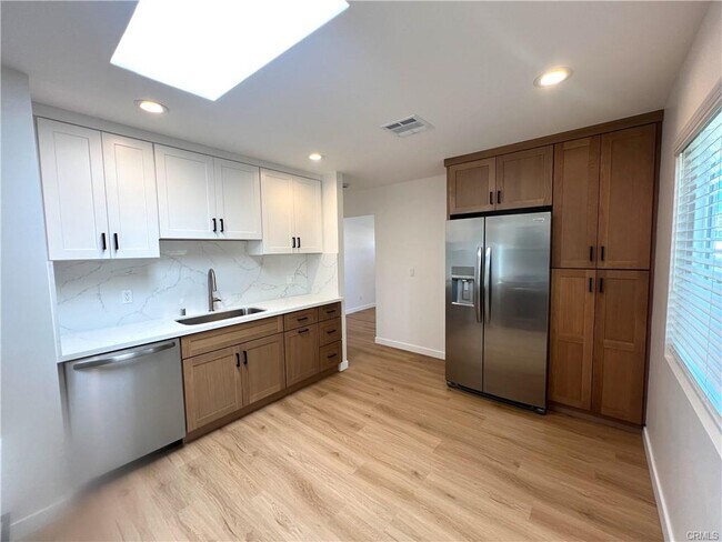Foto del edificio - 8122 Belford Ave
