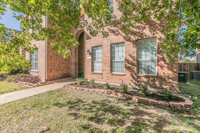 Building Photo - Newly Remolded in Lakewood-walking distance to the lake-   Move in special -50% off first months ...