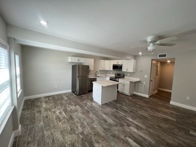 Building Photo - 4715 Rio Grande Ave