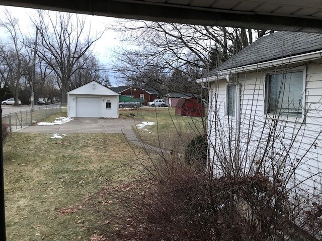 Building Photo - 30855 Brentwood St