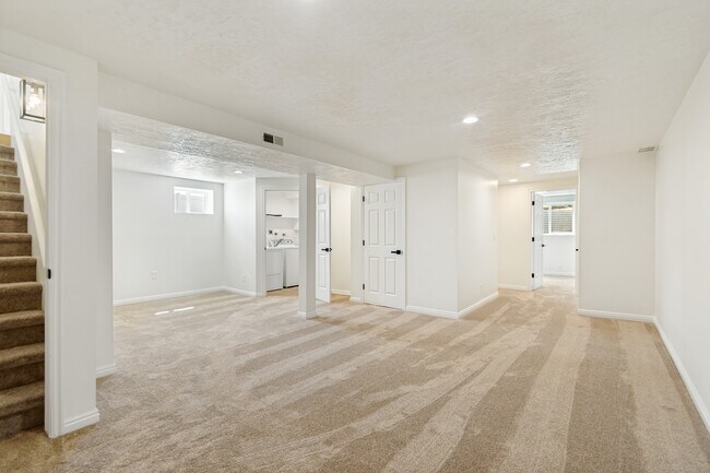 Building Photo - 5643 4015 W