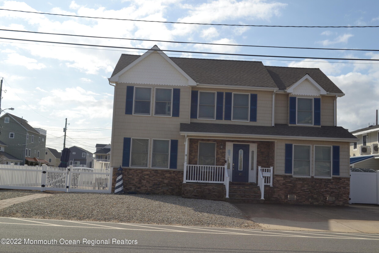 Primary Photo - 29 3rd Ave