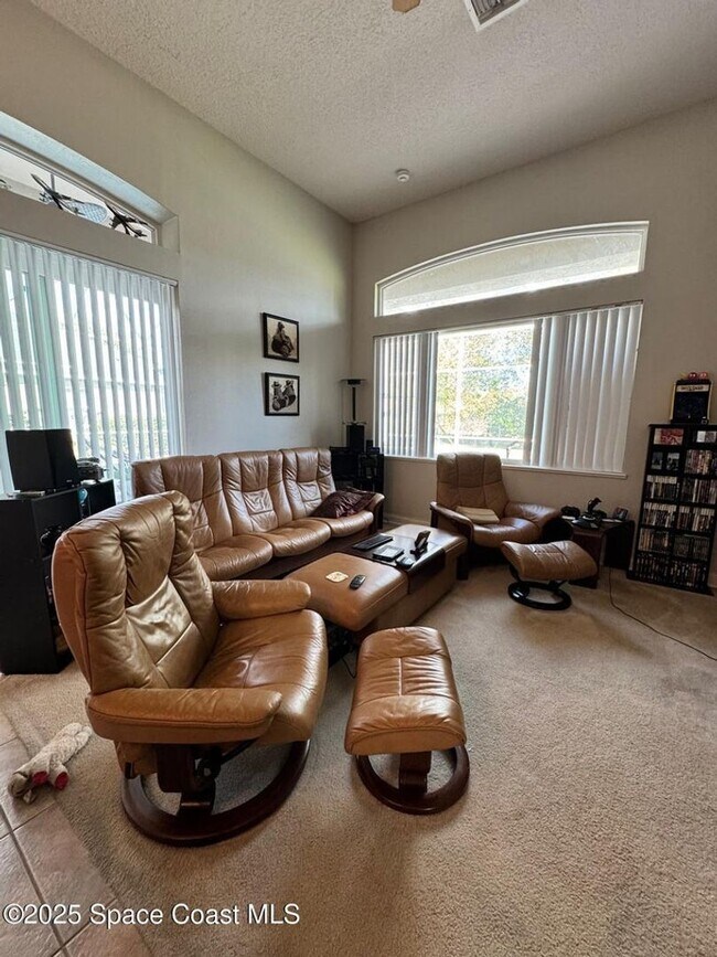 Building Photo - Exceptional Home