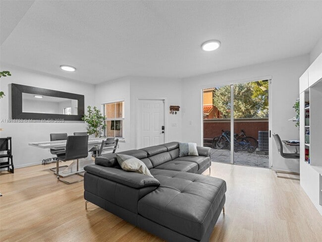 Foto del edificio - 11411 NW 60th St