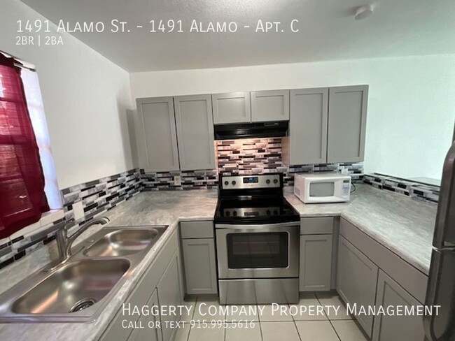 Building Photo - Condo for RENT!