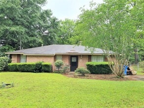 Building Photo - 255 Clubview Dr