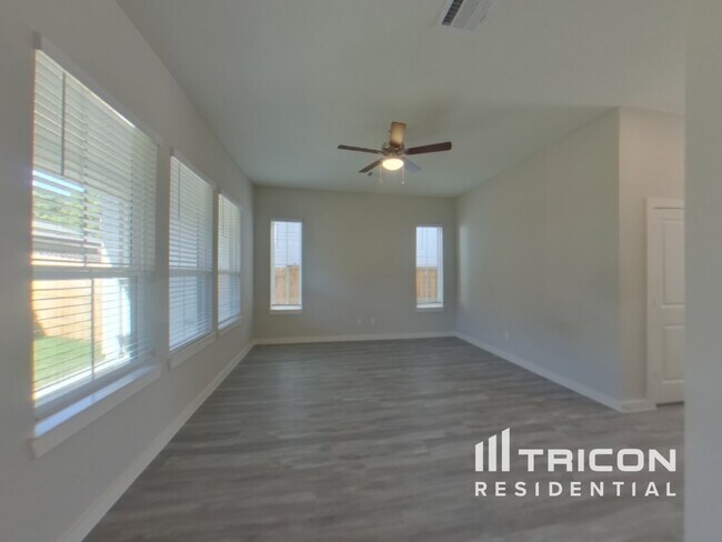 Building Photo - 9835 Willow Creek Commerce Dr 106 Tomball TX