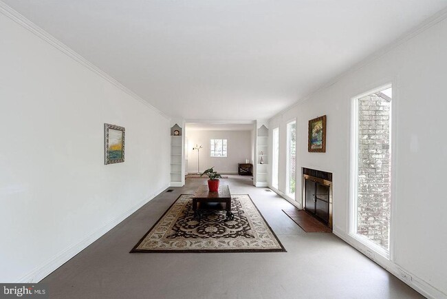 Building Photo - 9120 Levelle Dr