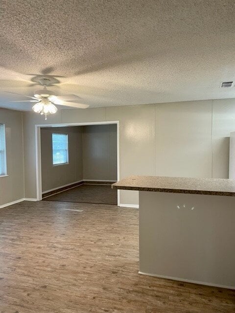 Building Photo - 3 bedroom 2 bath in quiet neighborhood