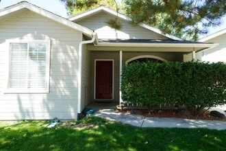 Building Photo - 5903 S Snowdrop Pl