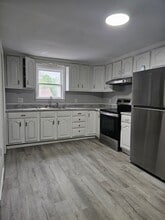 Building Photo - 128 Henderson St