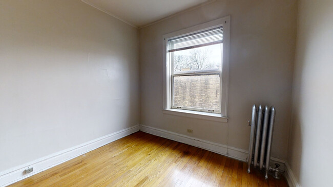 Building Photo - 822 Reba Pl