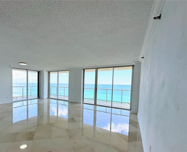 Foto del edificio - 8855 Collins Ave