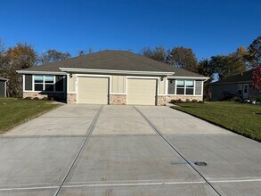 Building Photo - 650-652 Fall Meadow Ln