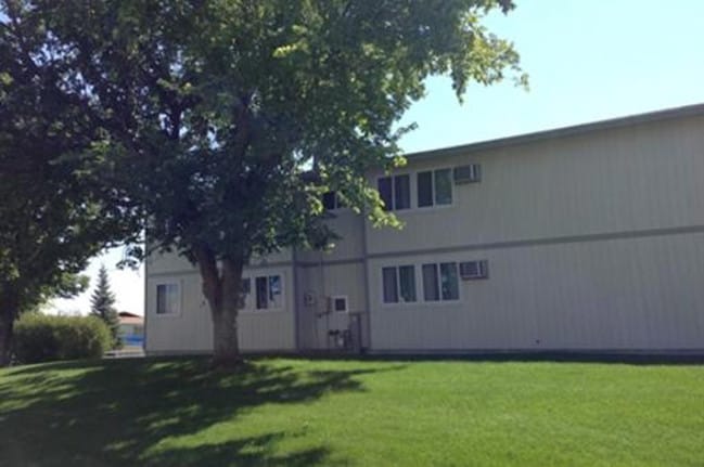 Building Photo - Twin Cedars