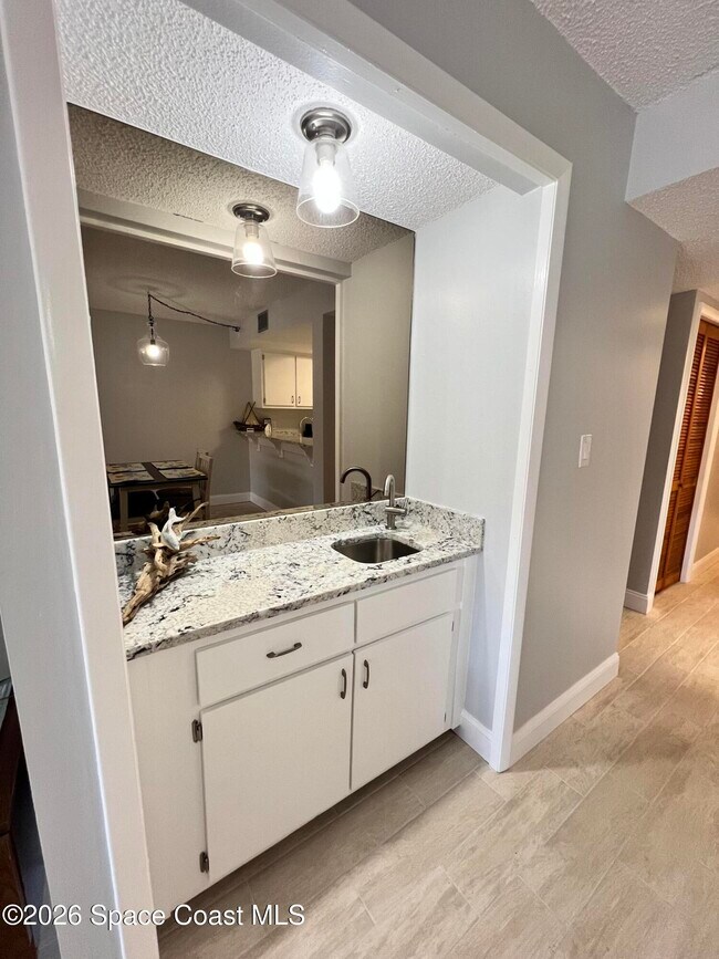Foto del edificio - 8494 Ridgewood Ave