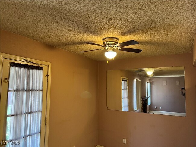 Foto del edificio - 5576 W Rochelle Ave.