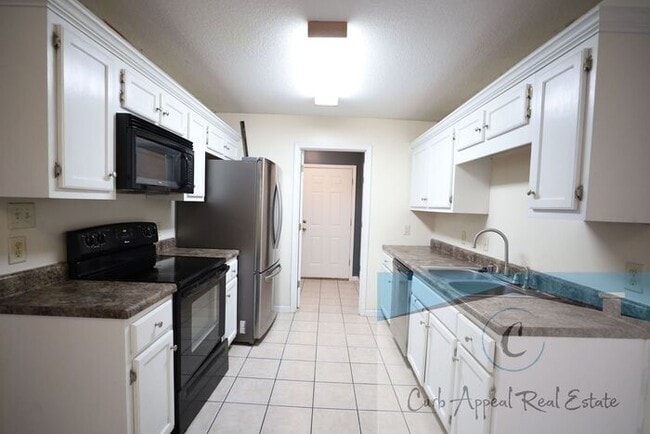 Building Photo - Spacious 3 bedroom/2 bath home - Jonesboro