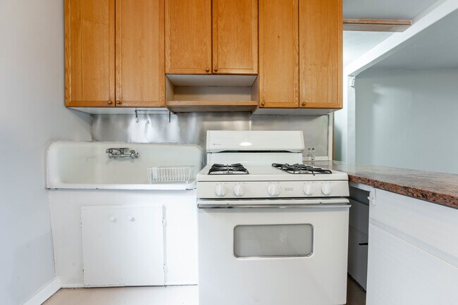 Building Photo - 2071 N Leavitt St
