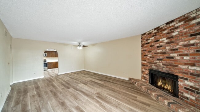 Building Photo - East Side Remodeled 2 Bdrm Townhome