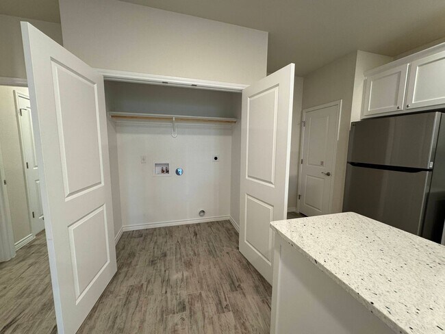 Foto del edificio - 5106 Rose Petal Ct