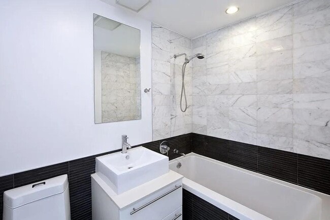 Building Photo - 100 Maspeth Ave