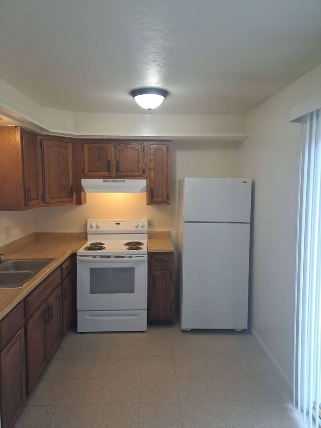 Building Photo - 1202 Lake Forest Dr