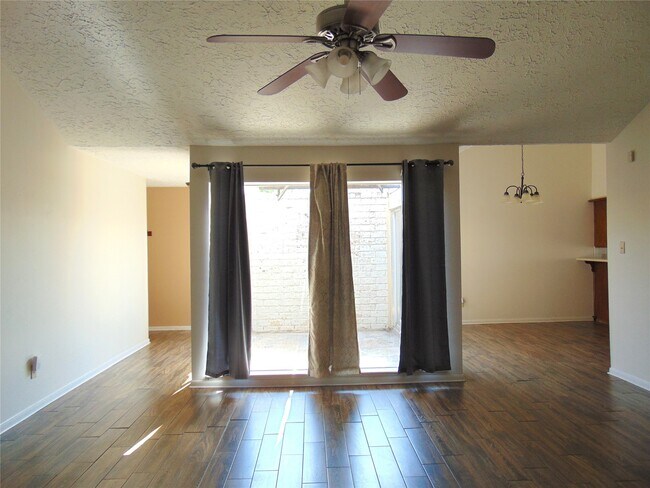 Building Photo - 30 Barcelona Ct