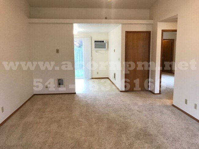 Foto del edificio - 1056 Colony Pond Dr