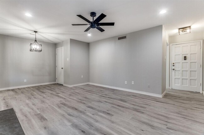 Foto del edificio - 5142 Amesbury Drive Unit#117, Dallas, Texa...