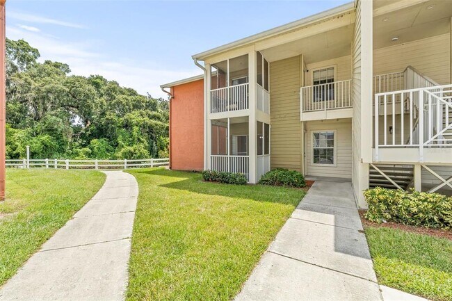 Building Photo - 806 Lake Haven Square
