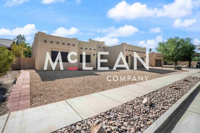 Foto del edificio - 3 Bed & 3 Bath Home with Private Pool & Spa