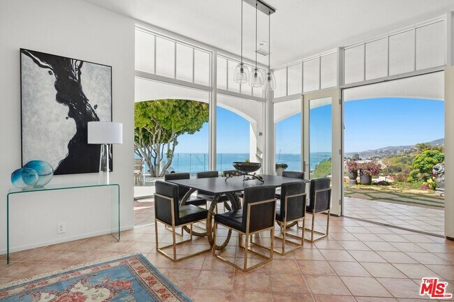 Building Photo - 3958 Rambla Orienta
