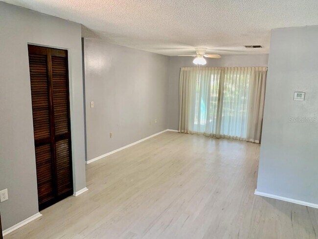 Foto del edificio - 2073 Carnac St