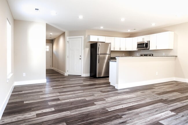 Building Photo - 528 Nova Ln