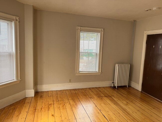 Building Photo - 135 Lynde St