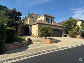 Building Photo - 6 Lakeridge
