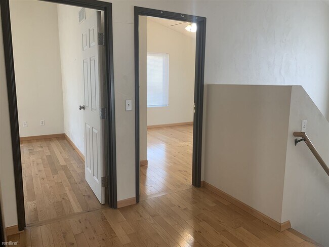 Foto del edificio - 1324 Knollwood Ave