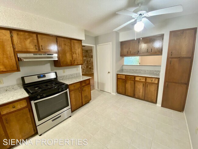 Building Photo - 2 br, 1.5 bath House - 6608 Woodhue Dr
