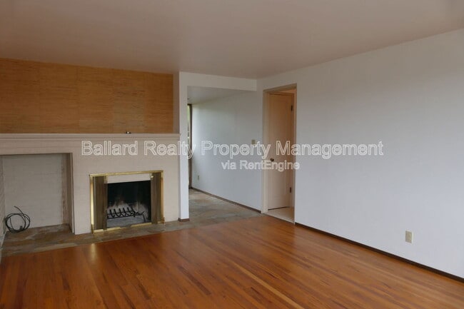 Building Photo - 3402 37th Ave W